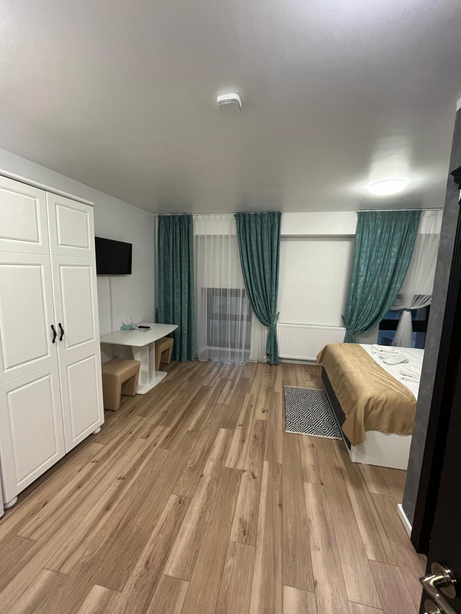 Grey Boutique Hotel Palas Iasi Exteriör bild
