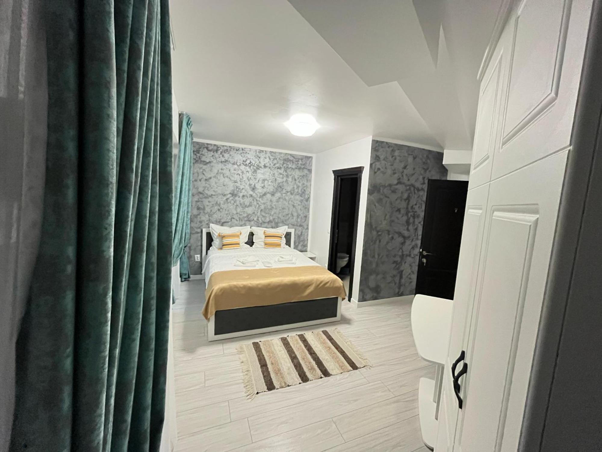 Grey Boutique Hotel Palas Iasi Exteriör bild