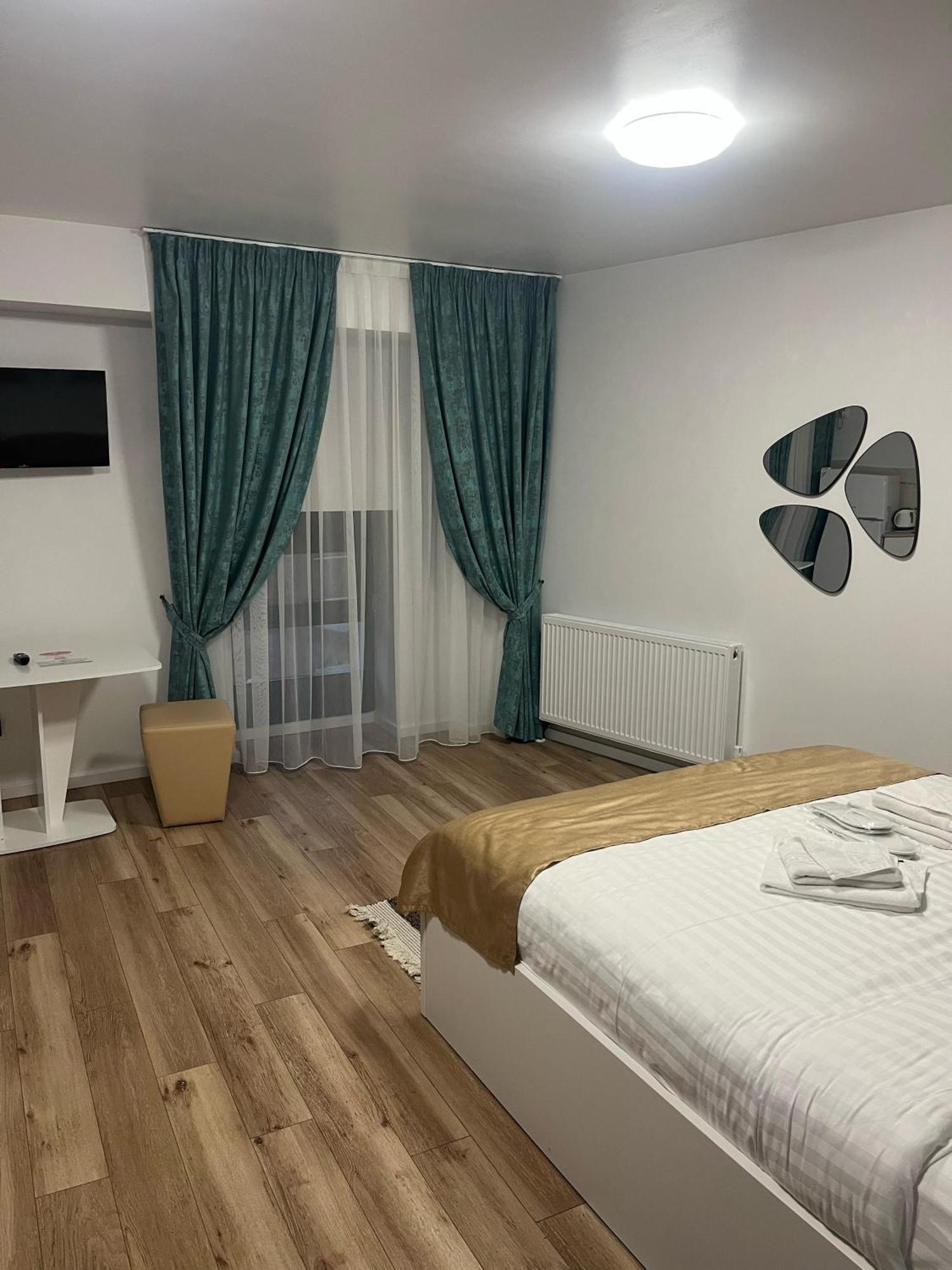 Grey Boutique Hotel Palas Iasi Exteriör bild