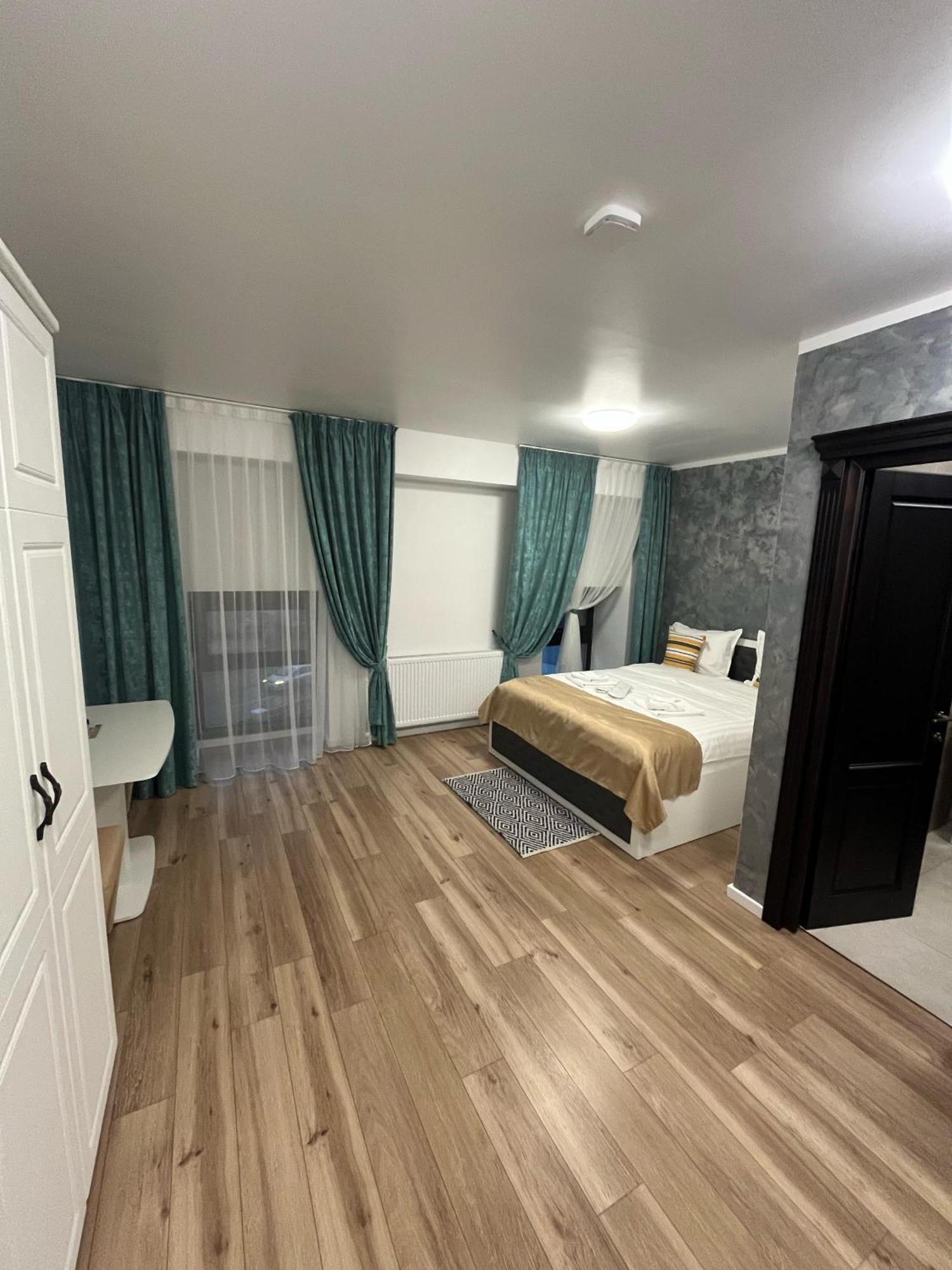 Grey Boutique Hotel Palas Iasi Exteriör bild