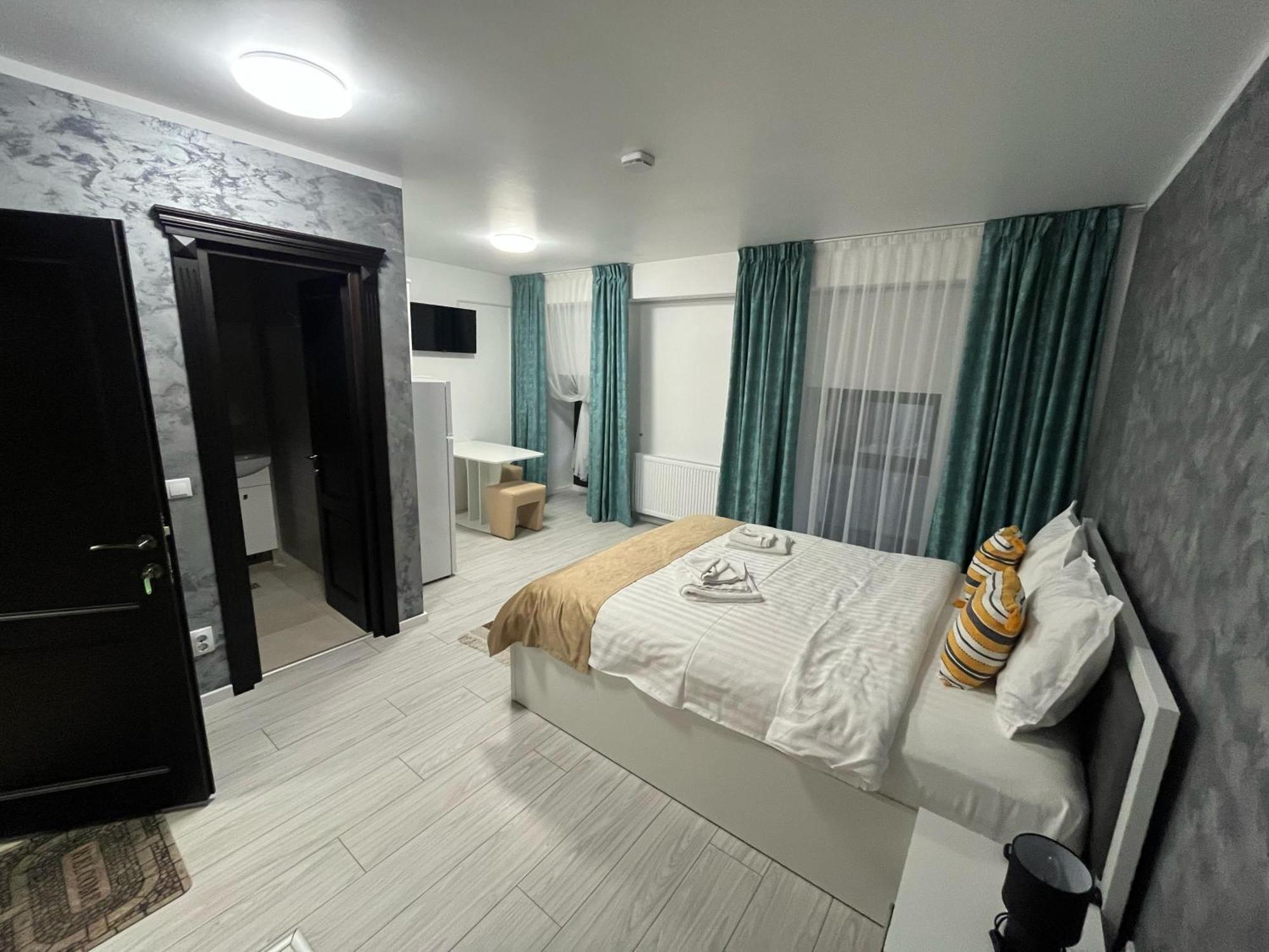 Grey Boutique Hotel Palas Iasi Exteriör bild