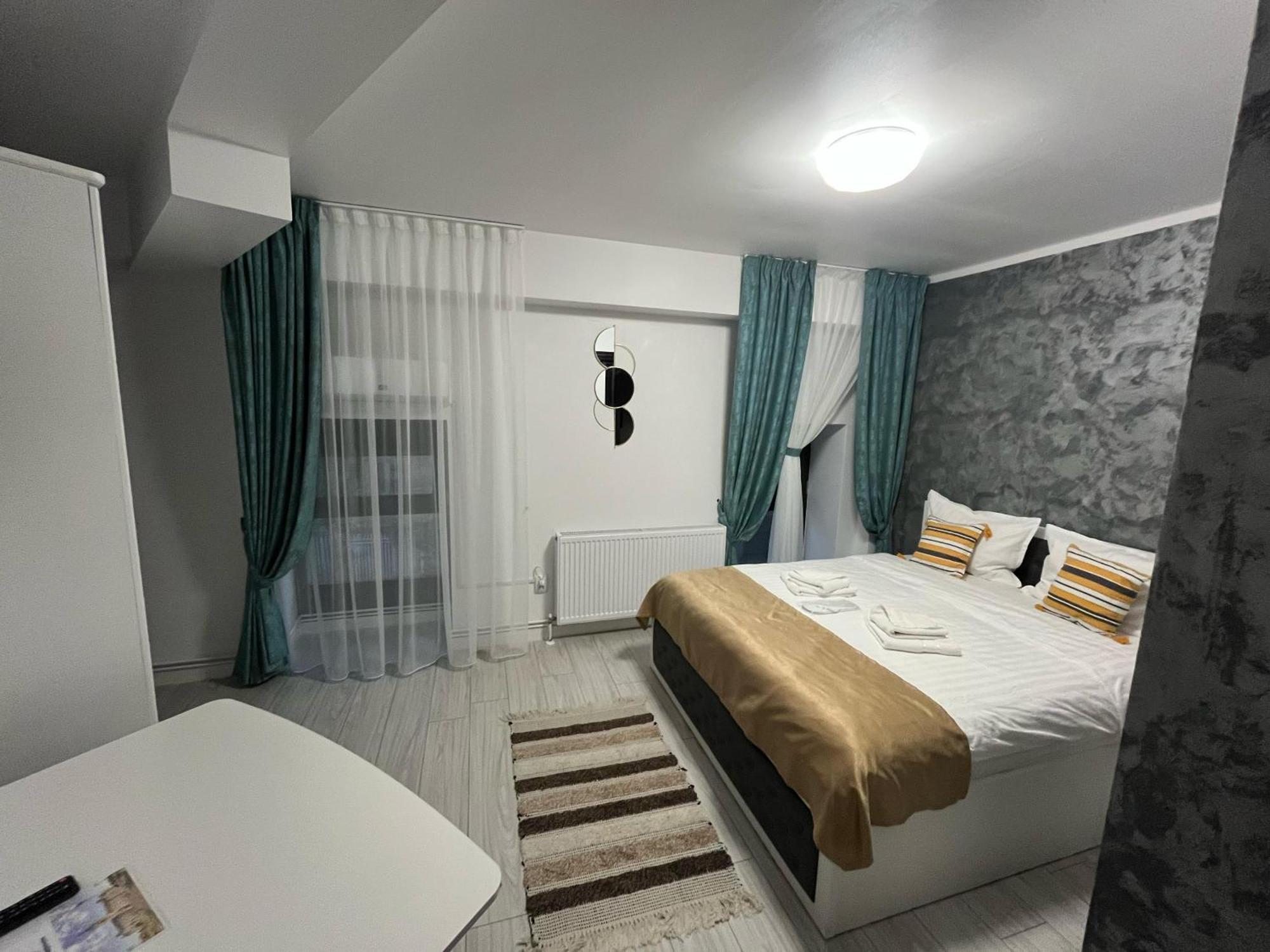 Grey Boutique Hotel Palas Iasi Exteriör bild