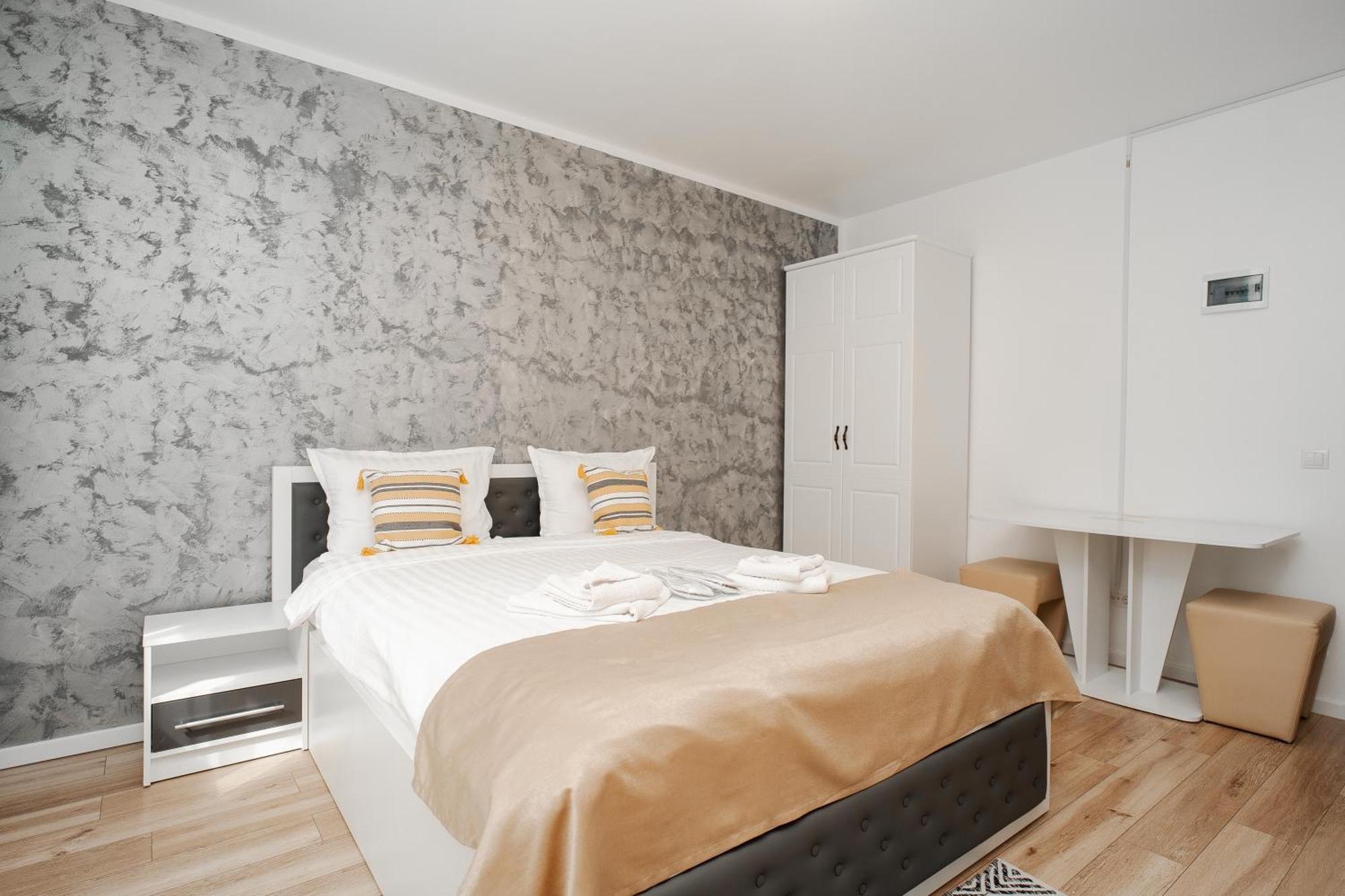 Grey Boutique Hotel Palas Iasi Exteriör bild